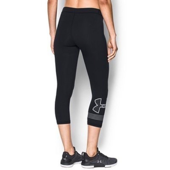 Under Armor Favorite Favorite Graphic Capri Leggings 💕 - Picture 1 of 5